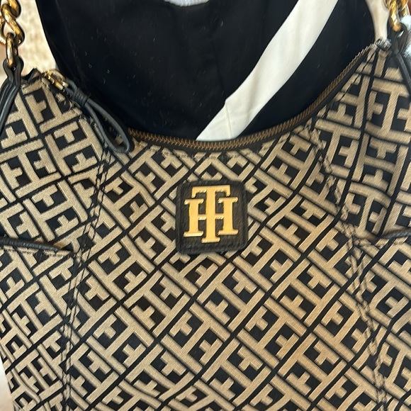 Tommy Hilfiger Signature Black/Tan Logo Purse Leather and Gold Chain Accents - Picture 2 of 6
